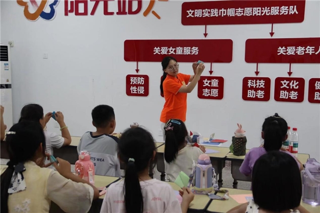 山东学子三下乡：巧手折春韵 童心寄长情