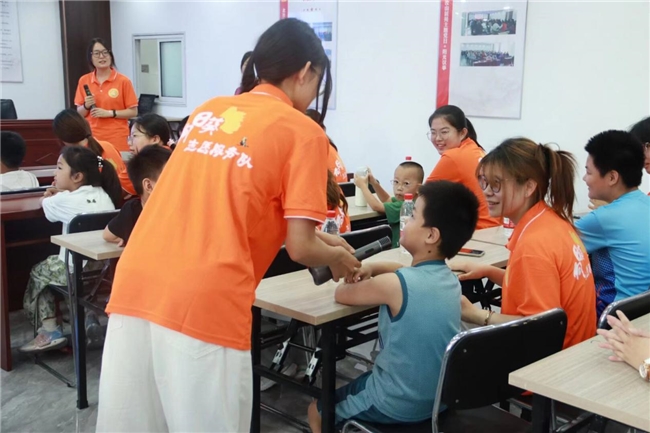 山东学子三下乡：童心跳跃韵律间，健康启蒙社区行