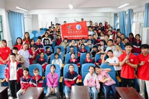 红色基因传承团——红旅探踪·油梦启航社会实践队  汲红色精神之力，铸绿色发展之基
